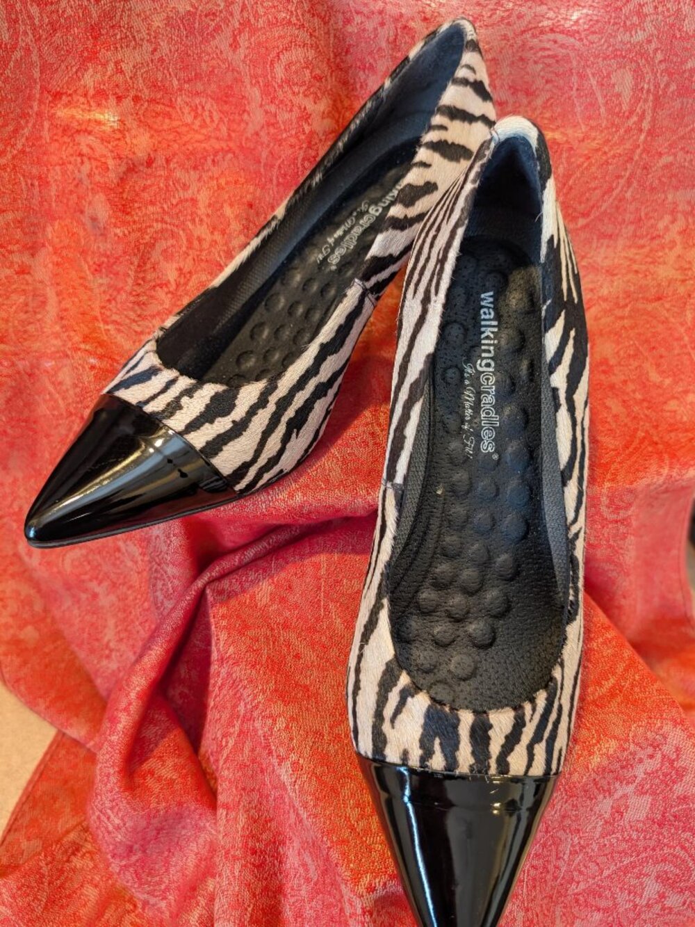 Walking Cradles Faux Zebra Pump w Blk Pat Leather toe and heel. W11 M Like new